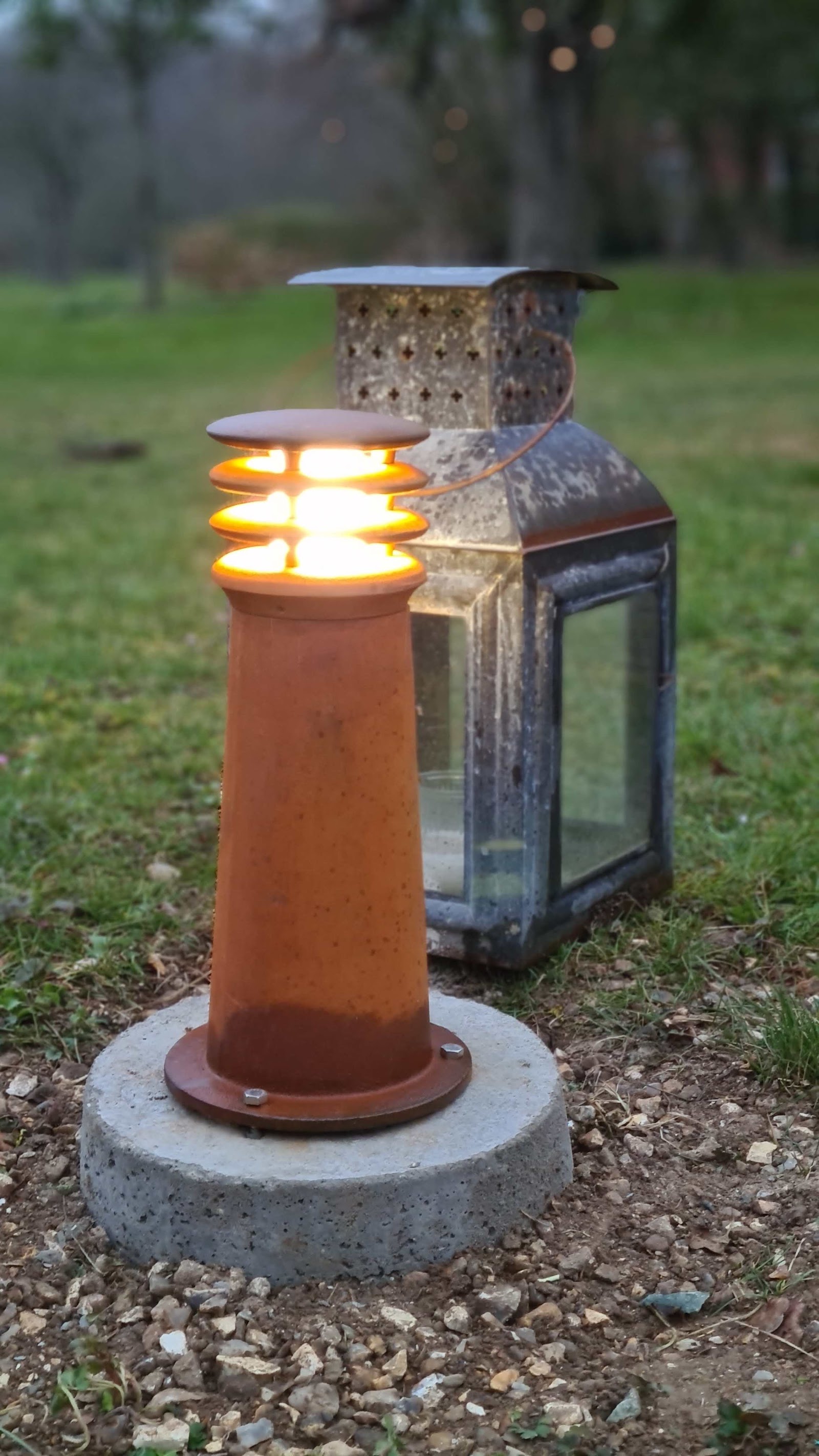 Pose d'un coffret électrique et appareillage dans un abri bois